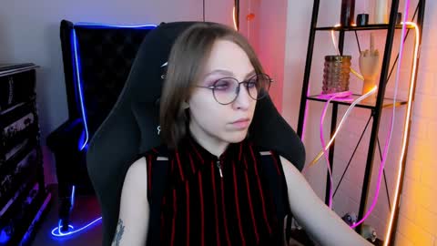 Snapshot of aphexqueen chatting on December 8, 1:03 pm APHEX QUEEN online show from December 8, 1:03 pm