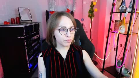 Snapshot of aphexqueen chatting on December 19, 1:18 pm APHEX QUEEN online show from December 19, 1:18 pm