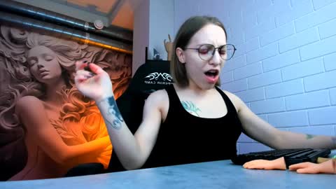 Snapshot of aphexqueen chatting on February 3, 7:10 pm APHEX QUEEN online show from February 3, 7:10 pm