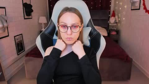 Snapshot of aphexqueen chatting on February 10, 2:16 pm APHEX QUEEN online show from February 10, 2:16 pm