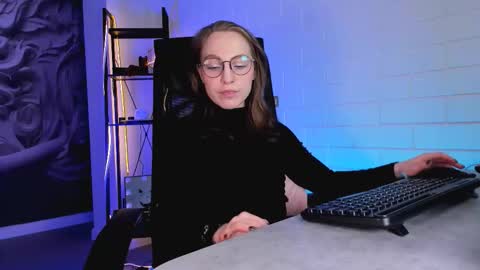 Snapshot of aphexqueen chatting on March 20, 9:25 am APHEX QUEEN online show from March 20, 9:25 am