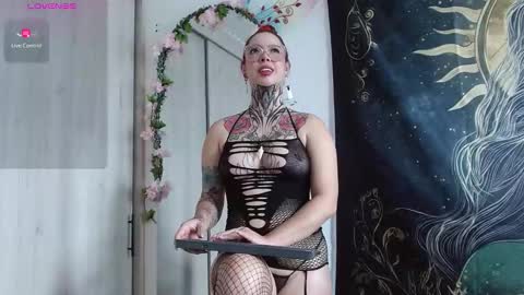 Snapshot of aphrodite__bloom chatting on November 13, 6:29 pm aphrodite__bloom online show from November 13, 6:29 pm