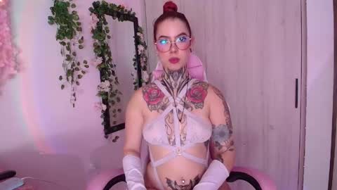 aphrodite__bloom online show from April 28, 10:37 pm