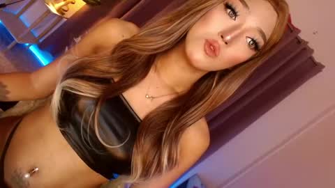 Snapshot of aphrodite_may chatting on March 27, 8:41 pm kathryn online show from March 27, 8:41 pm