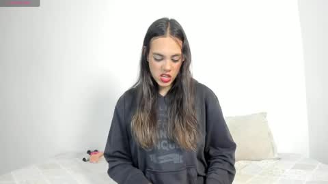 Snapshot of aphrodite_rosse chatting on June 8, 1:28 am aphrodite_rosse online show from June 8, 1:28 am