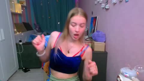 Snapshot of aphrodite_wow_ chatting on February 19, 4:00 pm Aphrodite online show from February 19, 4:00 pm