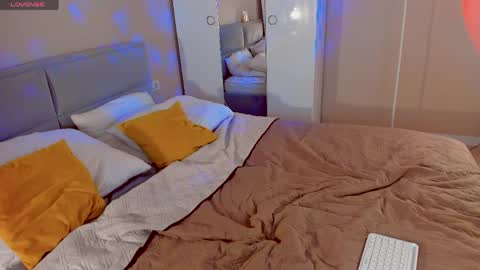 Aphrodite online show from April 7, 2:12 am