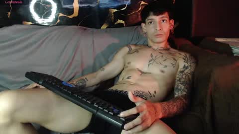 Snapshot of apolo01_ chatting on April 17, 3:09 am Apolo online show from April 17, 3:09 am