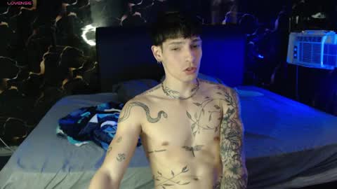 Snapshot of apolo01_ chatting on April 27, 8:29 pm Apolo online show from April 27, 8:29 pm