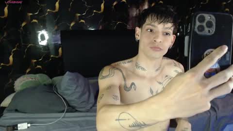 Snapshot of apolo01_ chatting on May 17, 9:33 pm Apolo online show from May 17, 9:33 pm