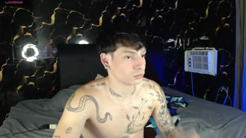 Snapshot of apolo01_ chatting on May 24, 10:37 pm Apolo online show from May 24, 10:37 pm