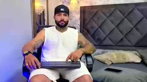 Snapshot of apolo_rousse chatting on September 20, 11:17 pm Apolo online show from September 20, 11:17 pm