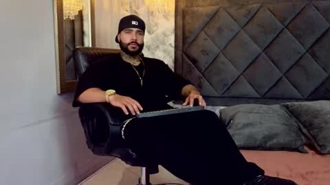 Snapshot of apolo_rousse chatting on September 23, 9:18 pm Apolo online show from September 23, 9:18 pm