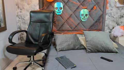 Snapshot of apolo_rousse chatting on October 14, 9:26 pm Apolo online show from October 14, 9:26 pm