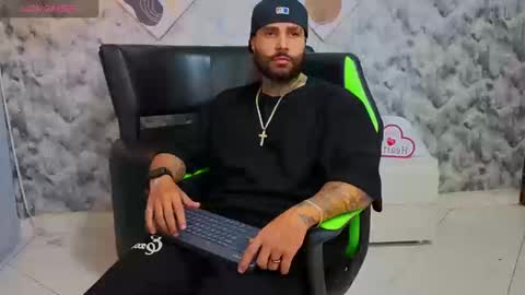 Snapshot of apolo_ryder chatting on March 17, 9:51 pm APOLO online show from March 17, 9:51 pm