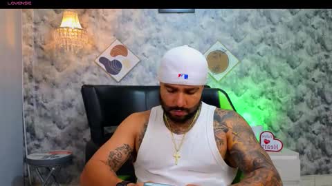 Snapshot of apolo_ryder chatting on March 19, 1:09 am APOLO online show from March 19, 1:09 am