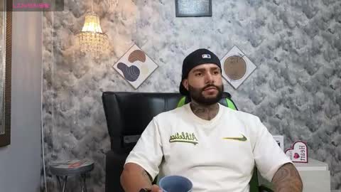 Snapshot of apolo_ryder chatting on March 28, 11:26 pm APOLO online show from March 28, 11:26 pm