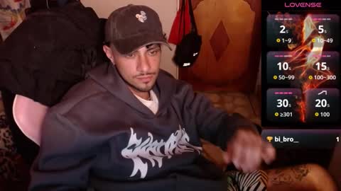 Snapshot of apolo_s chatting on March 21, 5:23 am Andres online show from March 21, 5:23 am