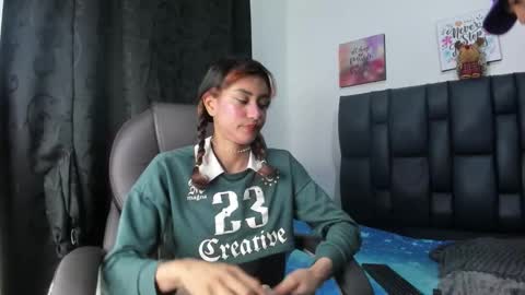 Snapshot of applehot_lr chatting on December 16, 1:05 pm sofi y kevin online show from December 16, 1:05 pm