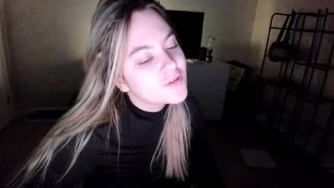 Snapshot of appleyummybuns chatting on October 29, 12:51 pm appleyummybuns online show from October 29, 12:51 pm