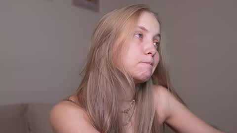 Snapshot of appr0ved chatting on October 14, 3:46 pm REYNA my friend online show from October 14, 3:46 pm