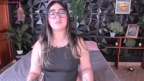 apprilfoxx online show from October 1, 3:07 pm