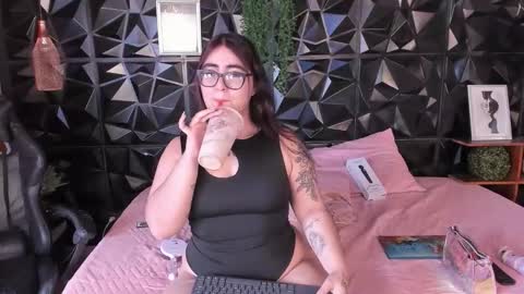 apprilfoxx online show from February 1, 4:49 pm