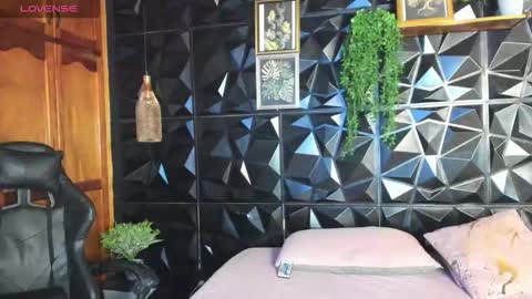 apprilfoxx online show from February 4, 11:49 am