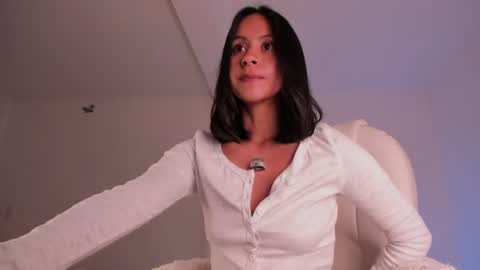 Snapshot of aprettyy chatting on August 2, 9:35 pm Anny online show from August 2, 9:35 pm