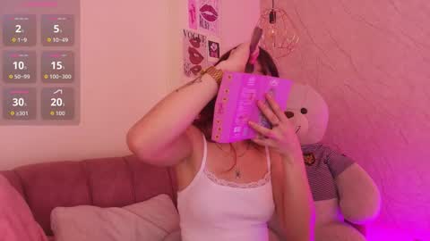 Snapshot of april_bennett chatting on September 9, 12:15 pm online show from September 9, 12:15 pm