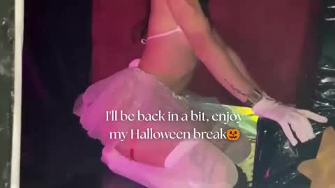 Snapshot of april_bennett chatting on October 8, 12:03 pm   online show from October 8, 12:03 pm