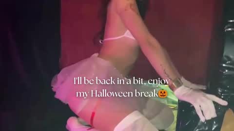 Snapshot of april_bennett chatting on October 10, 12:04 pm   online show from October 10, 12:04 pm