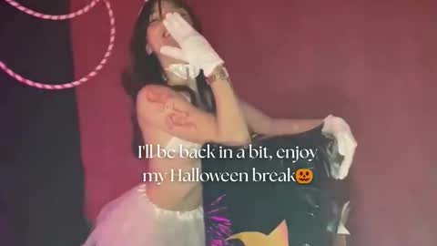 Snapshot of april_bennett chatting on October 13, 12:05 pm   online show from October 13, 12:05 pm