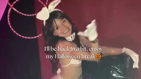 Snapshot of april_bennett chatting on October 28, 12:30 pm   online show from October 28, 12:30 pm