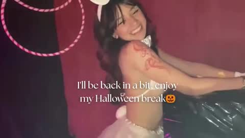 Snapshot of april_bennett chatting on October 29, 12:07 pm   online show from October 29, 12:07 pm