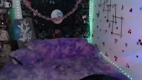 Snapshot of april_l6 chatting on March 5, 7:27 pm april_l6 online show from March 5, 7:27 pm