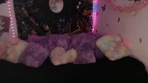 april_l6 online show from July 27, 11:12 pm