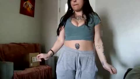 Snapshot of aprilanna chatting on February 19, 5:42 pm AnnaApril420 online show from February 19, 5:42 pm