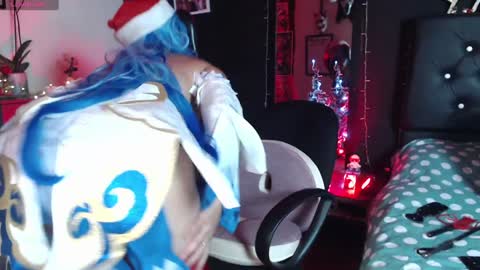 lucy online show from December 25, 7:35 am