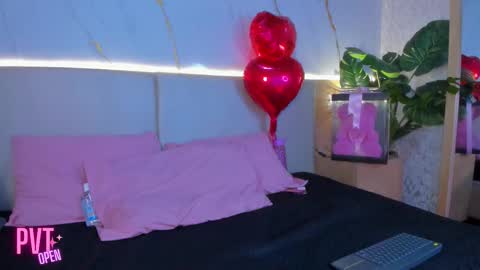 Snapshot of aprilgrey111 chatting on February 13, 7:54 pm aprilgrey111 online show from February 13, 7:54 pm