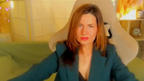 aprill_o_nill online show from December 7, 9:39 am