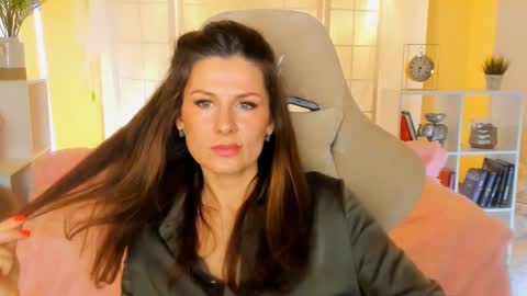 aprill_o_nill online show from January 16, 11:58 am