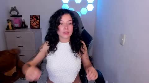 aqua emilly online show from May 2, 10:59 pm