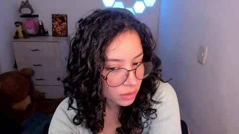 aqua emilly online show from May 6, 11:32 pm