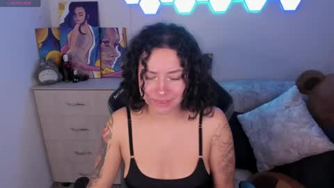 aqua emilly online show from May 28, 11:46 pm