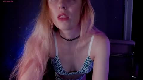 Snapshot of aqualen chatting on November 5, 11:21 am aqualen online show from November 5, 11:21 am