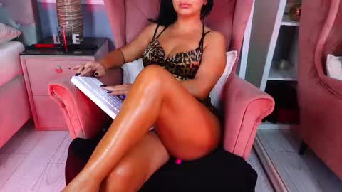 AQueenMonica online show from September 19, 6:37 am