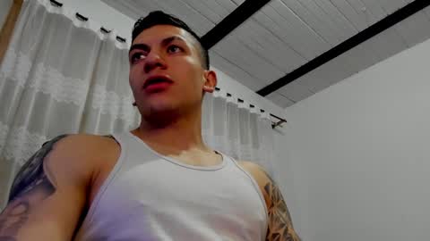 Snapshot of aquiles_51 chatting on December 4, 2:09 am Jonathan online show from December 4, 2:09 am