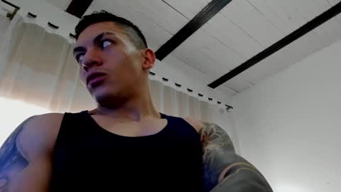 Snapshot of aquiles_51 chatting on December 10, 9:54 pm Jonathan online show from December 10, 9:54 pm