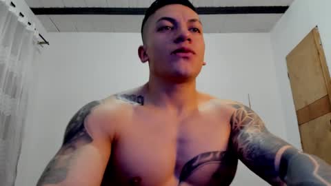 Snapshot of aquiles_51 chatting on December 15, 2:41 am Jonathan online show from December 15, 2:41 am